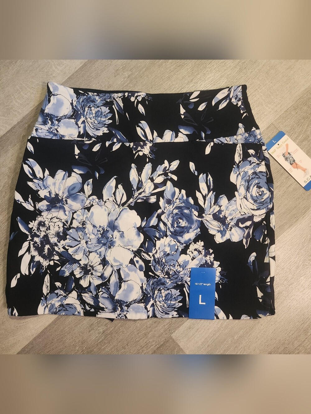 Blue & White Floral Skort, Tummy Control, Size L, NWT